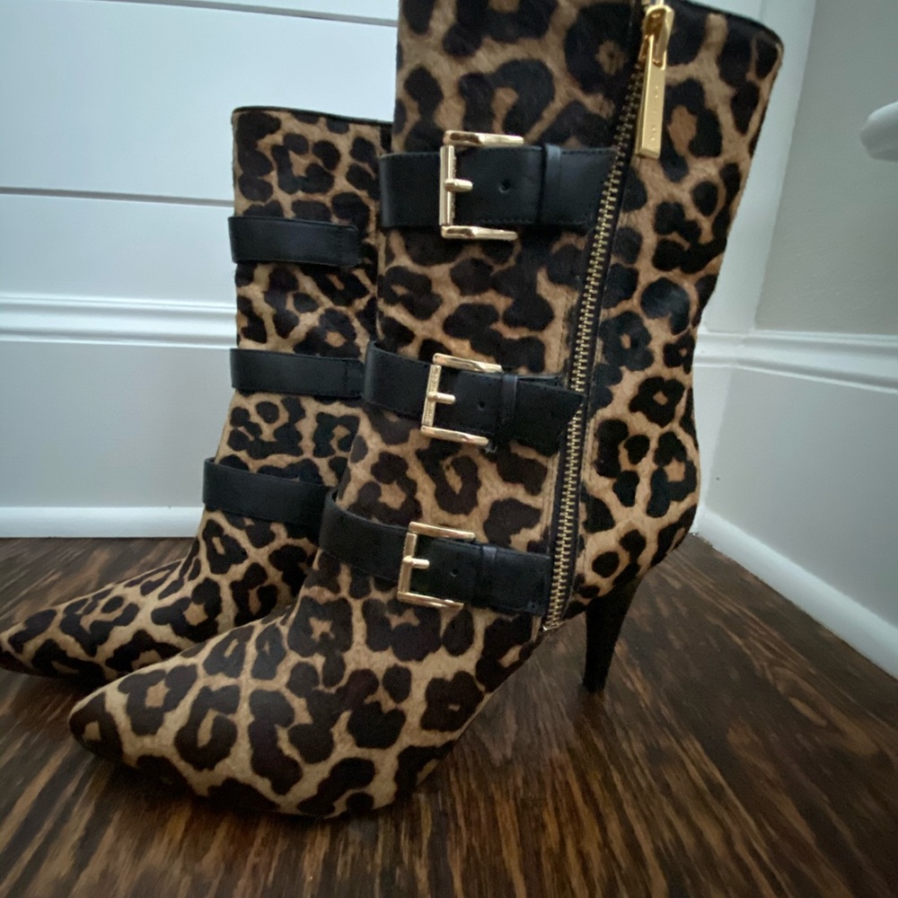 Michael Michael Kors Lori Haircalf Bootie Leopard Print size 8.5